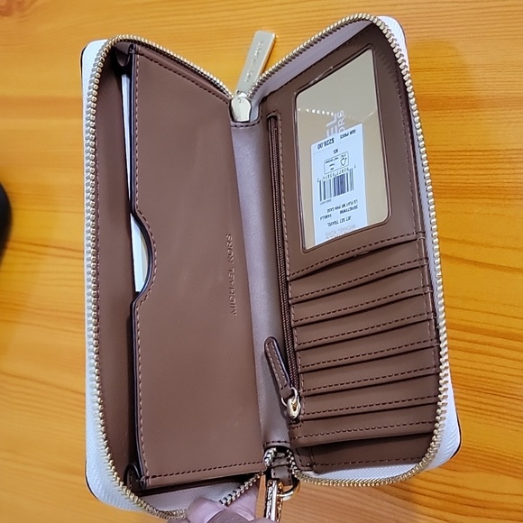 Michael Kors Jet Set Travel Large flat phone case Wristlet,  Vanilla/Acron - Picture 4 of 5